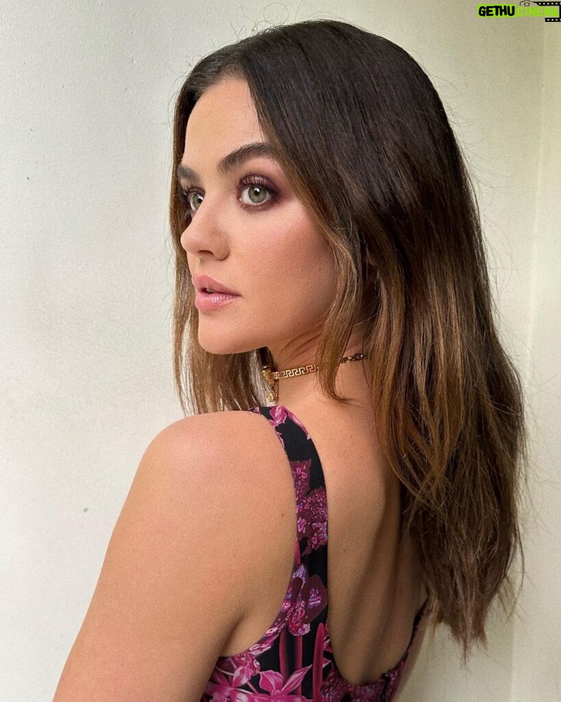 Lucy Hale Instagram - versace and some new moon glam for the @fashiontrustus gala 🖤 Makeup by @kdeenihan Hair by @hairbyjohnd Styling @erinwalshstyle @versace