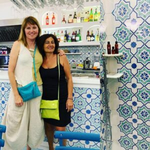 Lucy Lawless Instagram - Annalisa! Grazie per aver designato il Bar Posides come la mia doccia. Un omaggio!