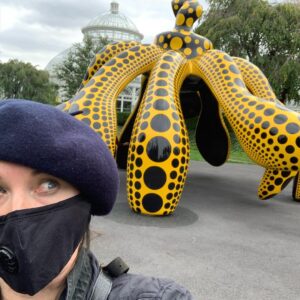 Lucy Lawless Instagram - THINK FAST! #kusama @NYBG