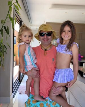 Mário Marra Instagram - Olha o tio do abacaxi passando aqui para te agradecer pela força e pela companhia em 2022 e desejar um ano melhor, com mais saúde, paz e leveza.