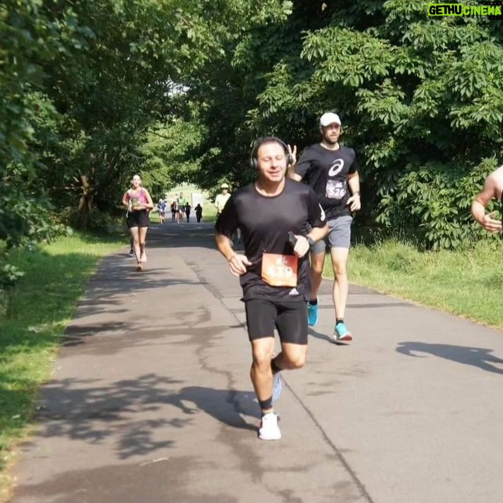 Mário Marra Instagram - Dia de #tbt é dia de lembrar da corrida no Regent's Park. Eu sei que a lembrança é muito recente, do último domingo, mas foi muito legal e bem organizada pelo pessoal da @theonerace.events . Meu tempo nem foi lá tudo isso, mas não tô nem aí. Hahaha. O que importa é que guardei as lembranças.