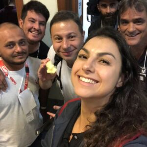 Mário Marra Instagram - Já de volta e ainda com o sorriso no rosto.
Trabalhar em coberturas é saber que a prioridade é a cobertura.
Corre daqui e corre de lá, mas se diverte muito com a loucura e, especialmente, observa que muita gente está na mesma luta para fazer a máquina girar.
É incrível ver o esforço de tanta gente e é um prazer ver que o produto final ficou bem bom. 
Tempo de agradecer pela oportunidade, pelo comprometimento e companheirismo de todos.
Estar em BH me faz lembrar de tudo. Lembrar do início, das opções, dos perrengues e de tanta alegria. Tanta. 
Foi ótimo. Sempre é.