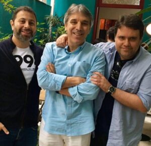 Mário Marra Instagram - Um #tbt de uma lembrança ótima. 
Eu, @oscar.ulisses e @rr_tv nos víamos de vez em quando para fazer uma live, mas a live era apenas um pretexto para rirmos um da cara do outro.