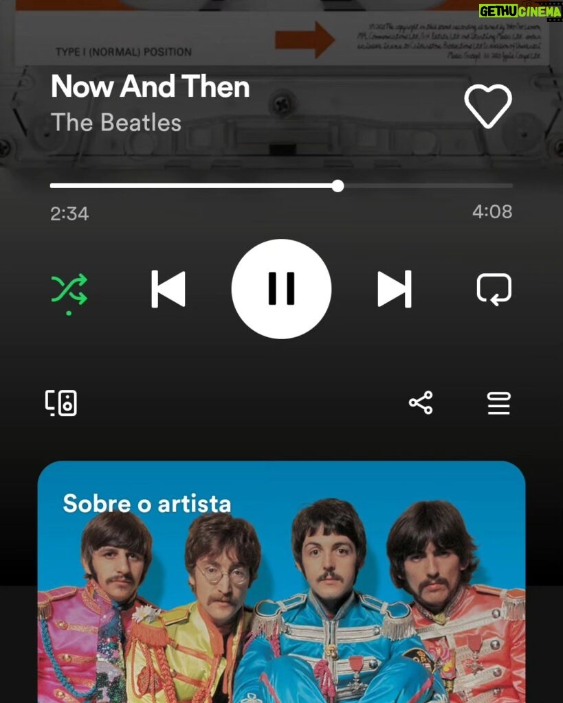 Mário Marra Instagram - Para uma criança que dormia com a mãe cantando @thebeatles hoje é um dia especial. Especial demais. Dia de Now and Then. Estive em Liverpool algumas vezes e ouço Beatles todos os dias. E, claro, tenho tatuagem com Let It Be. Há algum tempo conheci o trabalho do @gilvan_moura_50 e a dedicação, o zelo, o amor que ele coloca em suas explicações me deixaram ainda mais eufórico com o lançamento de Now and Then. E que livro incrível o Gilvan escreveu. Delícia ler "A Liverpool dos Beatles". A música, escrita por John, foi recuperada e gravada com os outros três participando e mexe muito comigo, com minhas lembranças, com minhas saudades. Lindo demais. Pobre @renatabcolombo que vai acabar tendo que me levar para Liverpool em uma nova @internationalbeatleweek . Já aproveito para dar parabéns aos queridos e amados de Recife da @beatlesloungebrazil , que comemoraram os cinco anos. Quero muito ir. Irei.