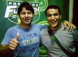 Mário Marra Instagram - É dia de #tbt hoje?
Dia de lembrar dos tempos de viagens para lá e para cá pelo Premiere. 
A foto é de Juiz de Fora, mas não faço ideia de qual jogo. 
Estava ali com um imenso parceiro de estrada e de microfone.
Trabalhamos juntos tantas vezes...
Ele me convidava para a Rede Minas e depois ainda nos víamos no Sistema Globo de Rádio.
Ter o Marcos Leandro ao lado era sempre certeza de afeto, bons papos e qualidade.
E não é que hoje o meu amigo mora perto da minha casa?!
Saudade, meu querido @_marcosleandro_ !