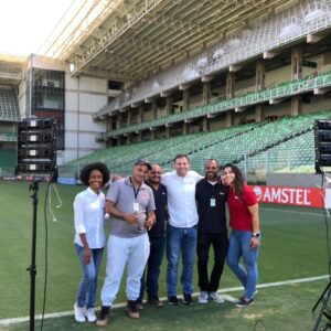 Mário Marra Instagram - Já de volta e ainda com o sorriso no rosto.
Trabalhar em coberturas é saber que a prioridade é a cobertura.
Corre daqui e corre de lá, mas se diverte muito com a loucura e, especialmente, observa que muita gente está na mesma luta para fazer a máquina girar.
É incrível ver o esforço de tanta gente e é um prazer ver que o produto final ficou bem bom. 
Tempo de agradecer pela oportunidade, pelo comprometimento e companheirismo de todos.
Estar em BH me faz lembrar de tudo. Lembrar do início, das opções, dos perrengues e de tanta alegria. Tanta. 
Foi ótimo. Sempre é.