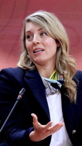 Mélanie Joly Instagram - Our world is changing; the challenges we face today know no borders. I’m addressing the #BSF2023 in Bled, Slovenia to underscore that working together allows us to effectively tackle issues like climate change, global health and inflation together.