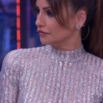 Mónica Cruz Instagram - El secreto del tatuaje de Mónica Cruz: Ⓜ️🅰️Ⓜ️ ¿Por @miguelamunoz o por su madre? 😜 #UPANext #ElHormiguero