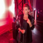 Mónica Sintra Instagram - Segundo programa da segunda temporada de ‘Estrelas ao Sábado’ agora na @rtppt. Juntam-se a nós no maior palco de música popular portuguesa do país? 📺 💇‍♀️ @antoniocortezatelier 💄 @paulacarmo.makeup 👗 @muonti_dress_code 💎 @eugeniocamposjewels