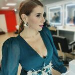 Mónica Sintra Instagram - Mais um sábado, mais uma voltinha no “Estrelas ao Sábado”. A competição regressa hoje e novos candidatos procuram a sua oportunidade para mostrar o seu talento. Vamos lá? É já a seguir na @rtppt. 😘 💇‍♀️ @antoniocortezatelier 💄 @paulacarmo.makeup 👗 @muonti_dress_code 👠 @donavportugal