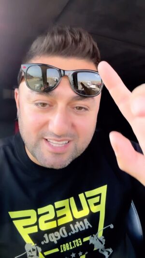 Müşfiq Şahverdiyev Instagram - Siz novbeti partlayishi gozluyun Menden 😉😉💣💣💣💣💣 #qarabagazerbaycandır 😎✊🏽🇦🇿❤️🇹🇷 bu jurnal idi kino qabagdadir😜❤️🇦🇿🇹🇷❤️🇦🇿🇹🇷❤️