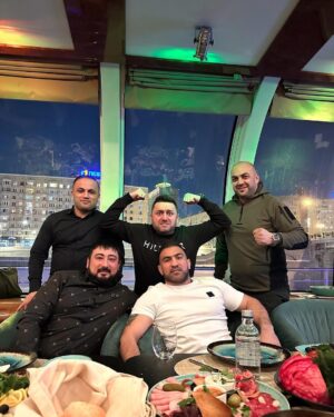 Müşfiq Şahverdiyev Instagram - Я друг, Ты друг , Мы «кырминальный друг» 🤣🤣🤘🏾 @ilkin__001 @jafarzade_r.r @shikar__bedelov #moscow #travel #restaurant 🇷🇺🇷🇺🇷🇺