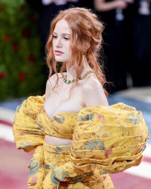 Madelaine Petsch Instagram - met gala ‘22💛 thank you @moschino @jeremyscott for the dress of my dreams