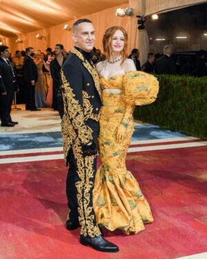Madelaine Petsch Instagram - met gala ‘22💛 thank you @moschino @jeremyscott for the dress of my dreams
