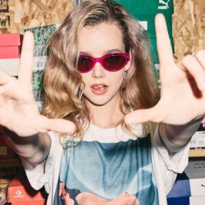 Maemae Renfrow Instagram - 🐲🐲🐲🐲 @elkartelshop #pinksunnies #freethenipssss #smile😁
