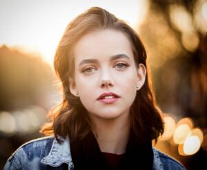 Maemae Renfrow Instagram - One more from my #adventure in #Amsterdam with @markwijs  and @mrthomasjansen ...#photoshoot  #photos #goldenhour #headshot
