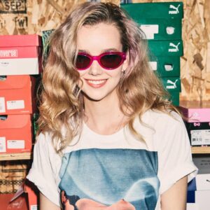 Maemae Renfrow Instagram - 🐲🐲🐲🐲 @elkartelshop #pinksunnies #freethenipssss #smile😁