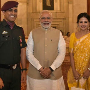 Mahendra Singh Dhoni Instagram - An honour to get the Padma Bhushan and receiving it in Uniform increases the excitement ten folds.thanks to all the Men and Women in Uniform and their families for the Sacrifices they make so that all of us could enjoy our Constitutional Rights.Jai Hind