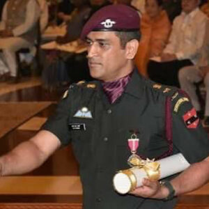 Mahendra Singh Dhoni Instagram - An honour to get the Padma Bhushan and receiving it in Uniform increases the excitement ten folds.thanks to all the Men and Women in Uniform and their families for the Sacrifices they make so that all of us could enjoy our Constitutional Rights.Jai Hind