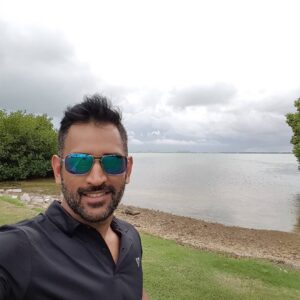Mahendra Singh Dhoni Instagram - Perfect weather and surroundings to play golf