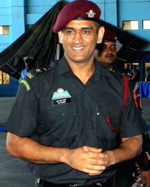 Mahendra Singh Dhoni Instagram - Pic taken after the ceremony, the smile says it all.thanks to all the instructors at PTS Agra