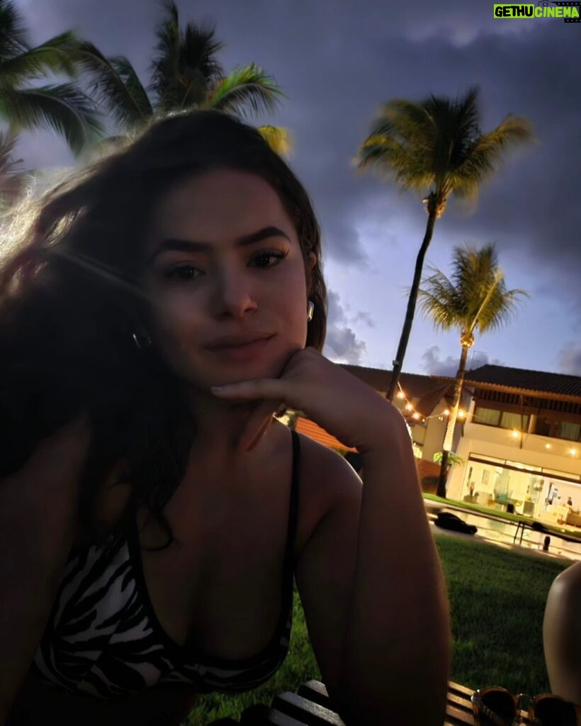 Maisa Silva Instagram - 1ª selfie do ano tinha que ser na minha versão mais feliz 🌴🫶🏼🌊 Serrambi
