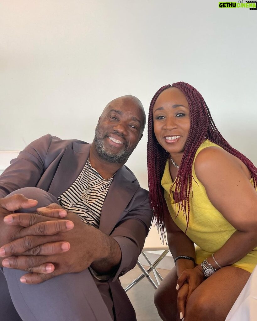 Malik Yoba Instagram - A very Happy New Year Appreciation post to the woman who has held the vision of @yobadevelopment with me for the last 6 years @blackgirlseat . This is my sister, confidant, friend , co- conspirator, collaborator, brain trust, homie, fellow BX Bomber, and the person that without whom I truly don’t know who I’d be since Dec 2017. I love and appreciate you madly!