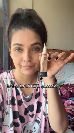Mansi Srivastava Instagram - Few Makeup products that am using these days and they are blending well with the skin 🧴 
i have particularly dry skin but why am i telling u this , u are not my dermat 😅