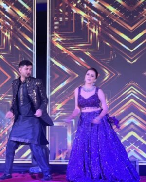 Mansi Srivastava Instagram - What an emotional roller coaster sangeet Night , we weren’t ready for this and such amazing performances by the whole family and friends . Rulaa diyaaa 🥹
Best ever for the best two @shrenuparikhofficial @akshaymhatre11 🧿💜 
Cant wait to see u both married  and how 💜💜💜