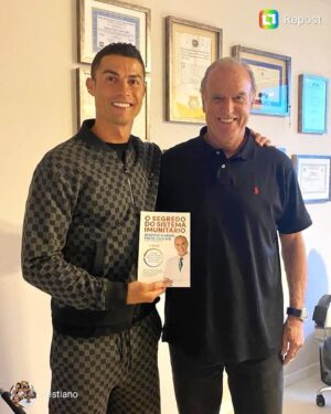 Manuel Pinto Coelho Instagram - O prazer é meu @cristiano. Obrigado 🙏

Repost 🔄

É sempre um prazer estar na companhia do meu amigo @doutor_pintocoelho .
Parabéns pelo livro! 📖👏🏽