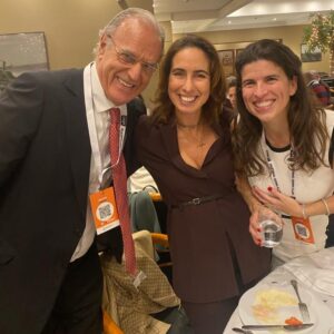 Manuel Pinto Coelho Instagram - Memórias que marcaram o Congresso Internacional de Medicina Integrativa, realizado na Super Bock Arena, no Porto, a 1 e 2 de dezembro. Na primeira foto, estou na muito grata companhia dos amigos Drª Anabela Peres de Sousa e Dr. Rui Rio. Na segunda, com as amigas e organizadoras de um Congresso para sempre recordar (Drª Anabela Peres de Sousa e Drª Ana Moreira).