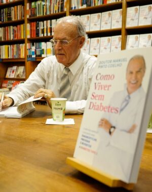 Manuel Pinto Coelho Instagram - A tarde de ontem marcará indelevelmente a memória de todos aqueles que nos agraciaram com a sua presença na Livraria Buchholz para o lançamento do meu novo livro, "Como Viver Sem Diabetes".
Apresentamos agora algumas fotografias que eternizam estes momentos memoráveis.
Um bem-haja a todos quantos encheram este magnífico espaço de cultura e saber, localizado bem no coração de Lisboa.
Parte 1 de 2
@leya_portugal 
@leya_portugal 
@livrariabuchholz