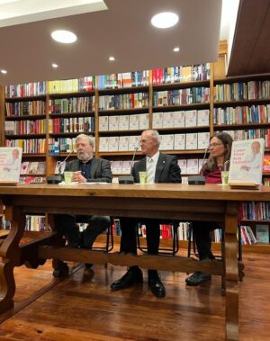 Manuel Pinto Coelho Instagram - A tarde de ontem marcará indelevelmente a memória de todos aqueles que nos agraciaram com a sua presença na Livraria Buchholz para o lançamento do meu novo livro, "Como Viver Sem Diabetes".
Apresentamos agora algumas fotografias que eternizam estes momentos memoráveis.
Um bem-haja a todos quantos encheram este magnífico espaço de cultura e saber, localizado bem no coração de Lisboa.
Parte 1 de 2
@leya_portugal 
@leya_portugal 
@livrariabuchholz