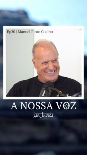 Manuel Pinto Coelho Instagram - E aqui fica o teeser do episódio d’A Nossa Voz desta semana, com este grande senhor que é o @doutor_pintocoelho 🙏🏻🙌🏻

Médico (no verdadeiro sentido da palavra, pois é aquele que ensina), autor de inúmeros livros bestsellers como o Chegar Novo a Velho, entre outros, conhecido dentro da abordagem à dieta do paleolítico (que de forma tão bonita e coerente já mudou positivamente a vida de tantas pessoas) e igualmente conceituado na Medicina e abordagem de Anti-envelhecimento (Medicina do Futuro), Manuel Pinto Coelho, por toda esta sua pesquisa e prática “fora da caixa”, já recebeu várias críticas dos seus pares que acima de tudo desconhecem esta visão mais abrangente da saúde, mas nunca perdeu os seus valores - pois os resultados clínicos são evidentes e falam por si - e no fundo é isso mesmo que ele pretende: A CURA e Melhoria da qualidade de Vida das pessoas que lhe chegam.

É, assim, uma espécie de “alfaiate” da Saúde, que personaliza sempre a abordagem de cada pessoa e ajusta a suplementação a este nível individual - quer a nível nutricional como hormonal.

Falamos sobre tudo isso, sobre a qualidade vazia do alimento de hoje em dia, sobre vitamina A e D, sobre meditação, exercício físico, sono e sobre tantos outros “instrumentos preciosos” que temos ao nosso dispor - só precisamos de REALMENTE os implementar no nosso dia a dia.

Deixo-vos esta linda frase citada por Manuel (frase de João Lobo Antunes, no livro A Nova Medicina):
“Eu não sei para onde vamos mas sei o que me preocupa: é que a Medicina empolgada pela ciência, seduzida pela tecnologia, atordoada pela burocracia, apague a sua face mais humana e ignore a individualidade única da pessoa que sofre”.

Que linda visão 🙌🏻 e TÃO PERTINENTE, tão sábia 🙏🏻

Este é sem dúvida um episódio que te convido a ver/ouvir com toda a atenção (tanto no YouTube, canal Lisa Joanes, como nas diferentes plataformas de áudio, como o Spotify, Apple podcast, etc.)

Gratidão @sobba.pt pelo vosso apoio à partilha destes conteúdos 🫶😊

Quem é que já nos ouviu? :)
#podcast #manuelpintocoelho #saude #saúde #alimentaçãosaudável #paleodiet #paleolifestyle #meditacao #sono #doutor #desenvolvimentopessoal #missão #amorpelamissão
