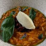 Marcella Landeiro Instagram - só pra avisar que eu comecei uma curadoria de opções vegetarianas em goiânia no @goianiavegetariana 😋 Goiânia, Brazil