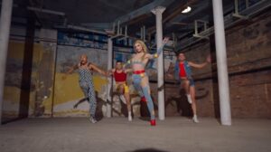 Marcia Marcia Marcia Instagram - I heard the rusical was tonight or something?🤔…

Thank you so much to @austinunes for shooting our lil video, and to @nicksilverioo @nickxdrake & @kennethmichaelmurray for dancing with me!! 
And of COURSE to @devinlewismusic for doing allllll the heavy lifting on the arrangements, production, EVERYTHING vocals!
I wish I could have gotten “Wigloose” with my gals, but working on this project was such a labor of love. The look, and the choreography are done by me! 💛