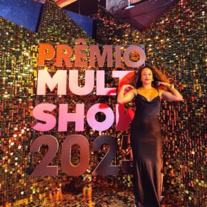 Mari Oliveira Instagram - minha primeira vez no prêmio multishow depois de anos como espectadora e não podia ser mais emocionante vendo o mesmo ser repensado por pelas mãos de amigos tão criativos pra contemplar toda a genialidade da nossa música brasileira! ⭐️ um parabéns pra firma @tvglobo @multishow e todos os envolvidos nessa noite linda de viver! 
.
look tudo mais uma vez de @carolhungriabrand