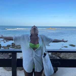 Mari Oliveira Instagram - feliz sem medo em nome da memória 🌼