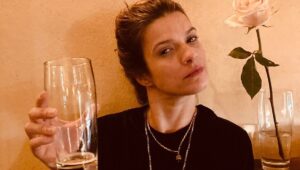 Maria Eduarda Machado Instagram - De como é importante ver o copo cheio. 

Vienna, 2022. 🌸
