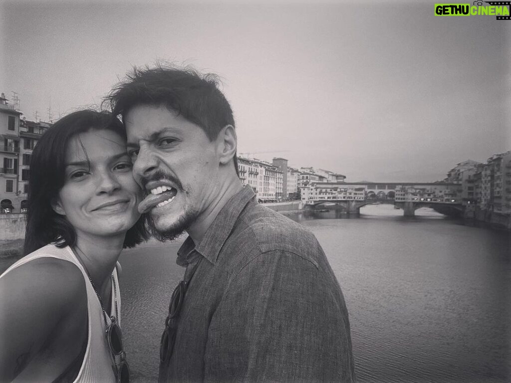 Maria Eduarda Machado Instagram - Minha felicidade de estar em Firenze com meu boy que ama tirar foto ❤️ Ponte Vecchio, Firenze - Italy