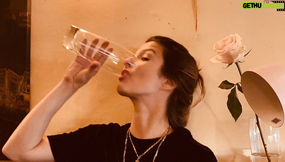 Maria Eduarda Machado Instagram - De como é importante ver o copo cheio. Vienna, 2022. 🌸