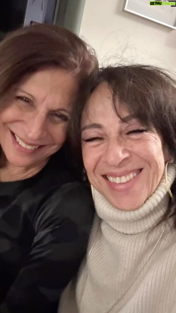 Maria Hinojosa Instagram - My first hermanas weekend w/m sister @behb1313 has been a total success including gardening and 🍸