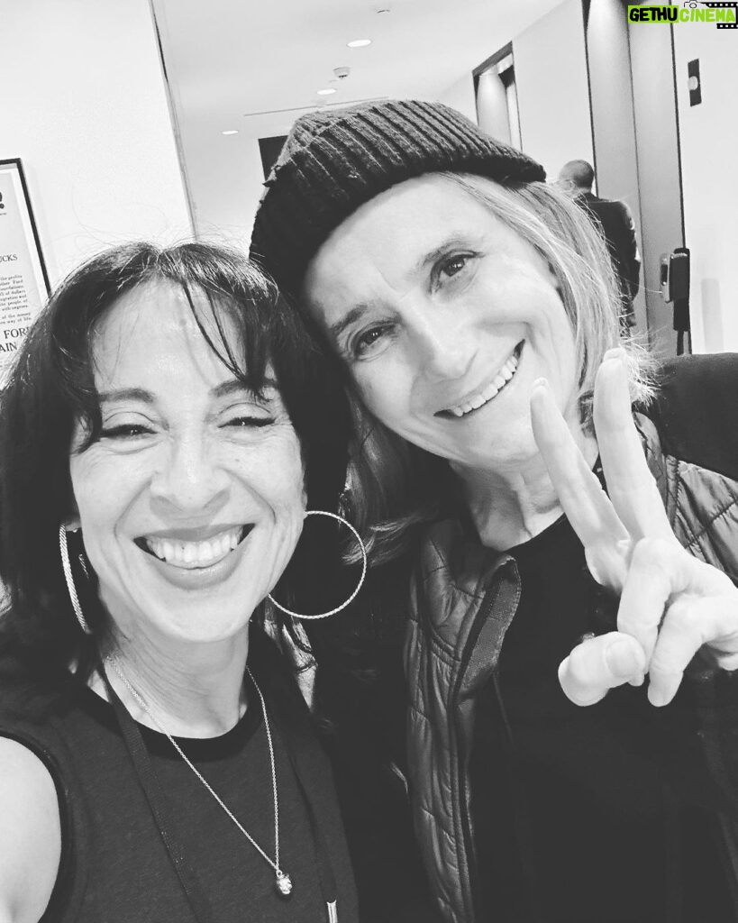 Maria Hinojosa Instagram - Me and my colega @democracynow #AmyGoodman We’ve been friends and colleagues since 1986 and WE STILL OUT HERE! ✌🏽