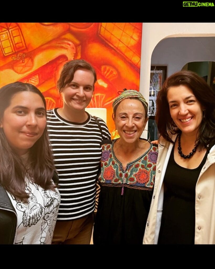 Maria Hinojosa Instagram - Pizza y tiramisu en casita con colegas. Latinas in Journalism. Who we are. What we do. Con respeto y cariño Victoria Estrada @mart3es @penileyramirez @latinousa @futuromedia 😚🥰✊🏽