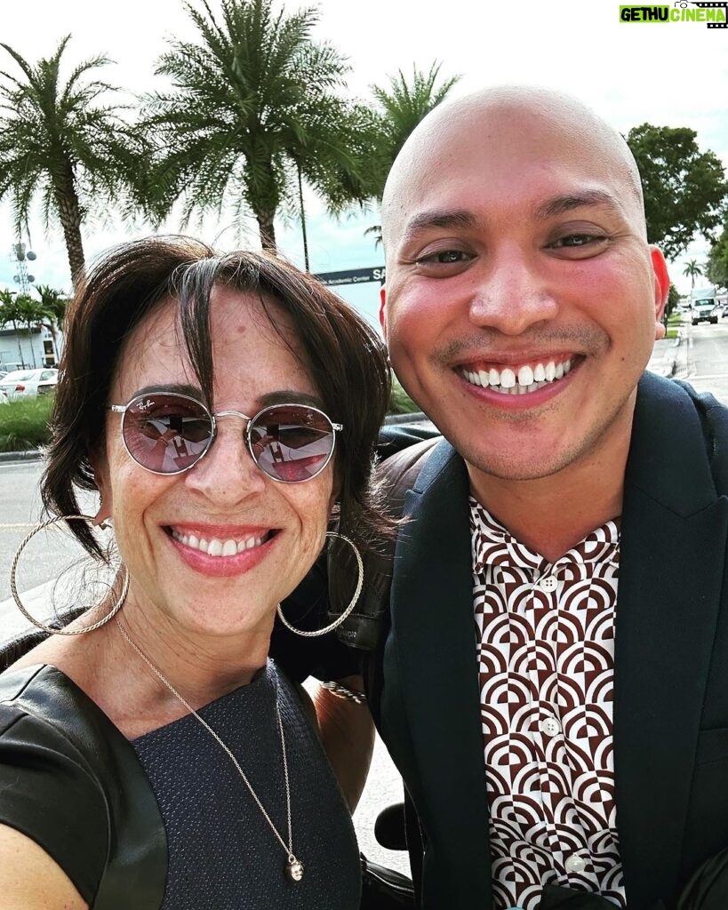 Maria Hinojosa Instagram - That’s a WRAP. Soon y’all will know this big moment for @latinousa @reynaldoleanosjr Yesterday was dreamy. NEVER EVER give up fam! A shout out to all of my @futuromedia colegas who make magic happen in real life bc of our commitment to our profession. ✊🏽🙏🏽✊🏽✊🏽✊🏽🙏🏽🙏🏽