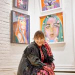 Mariana Mazza Instagram - Quelle belle soirée j’ai vécue hier lors de mon vernissage! Merci à tous ceux et celles qui étaient présents. Vous pouvez encore venir voir mon exposition aujourd’hui (vendredi) et demain de 11h à 18h. Lieu : L’Original - Galerie d’art urbaine | 4455, sur Saint-Denis, Montréal Et pour tous ceux qui ne peuvent pas se déplacer, mes toiles sont aussi disponibles sur mon site dès maintenant : http://marianamazzapeintre.com Avec amour, Mariana la bricoleuse Mazza Photo : Miroslav Dufresne / Mirkoloko