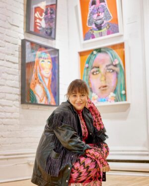 Mariana Mazza Instagram - Quelle belle soirée j’ai vécue hier lors de mon vernissage! Merci à tous ceux et celles qui étaient présents. 

Vous pouvez encore venir voir mon exposition aujourd’hui (vendredi) et demain de 11h à 18h.
Lieu : L’Original - Galerie d’art urbaine | 4455, sur Saint-Denis, Montréal 

Et pour tous ceux qui ne peuvent pas se déplacer, mes toiles sont aussi disponibles sur mon site dès maintenant : http://marianamazzapeintre.com 

Avec amour,
 
Mariana la bricoleuse Mazza

Photo : Miroslav Dufresne / Mirkoloko