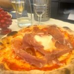 Mariana Mazza Instagram - Ne jamais me remettre de la chance que j’ai. ❤️ 🌶️🍕🍷🇮🇹@pocaandrew @soniamerhe