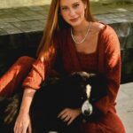 Marina Ruy Barbosa Instagram - Sig é meu modelo favorito. Um momento de apreciação, por favor! 🧡 Uma dica para os papais de pet é @specialdogoficial que agora está com uma embalagem ainda mais linda e com zero corantes. O Sig ama! :)