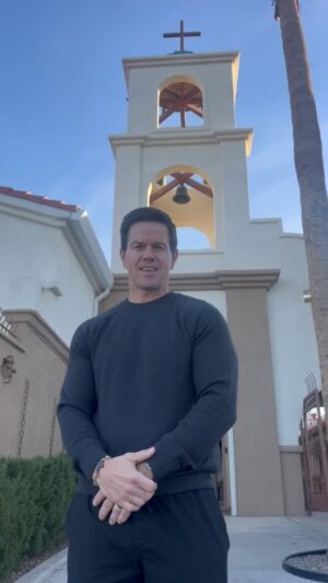 Mark Wahlberg Instagram - HAPPY SUNDAY🙏STAY PRAYED UP🙏 @hallowapp 🙏❤️🙏 #HallowPartner